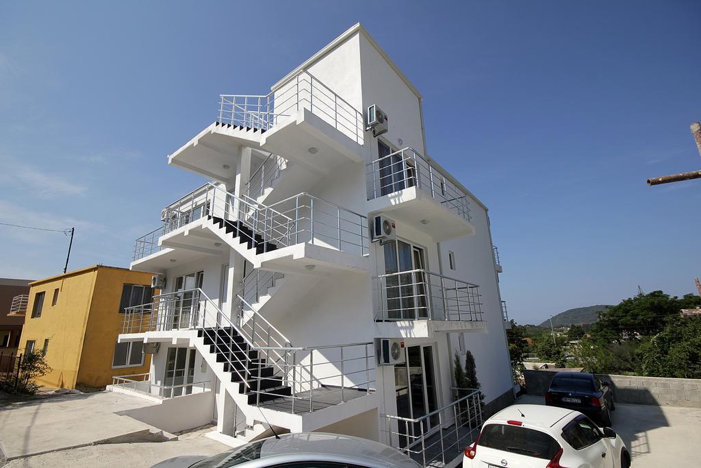 Apartments Victoria Sutomore Exterior photo